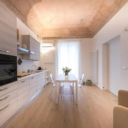 La Home42 Apartman